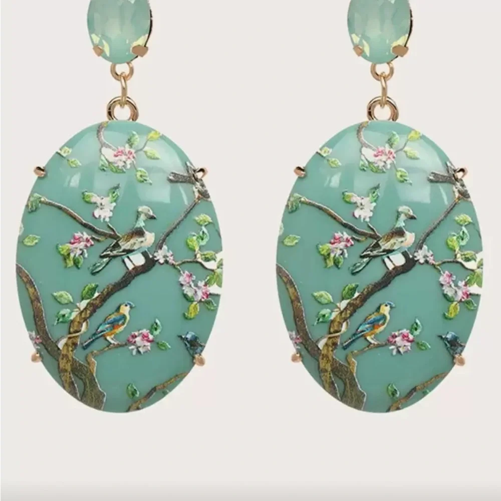 Elegant Green Bird Motif Earrings